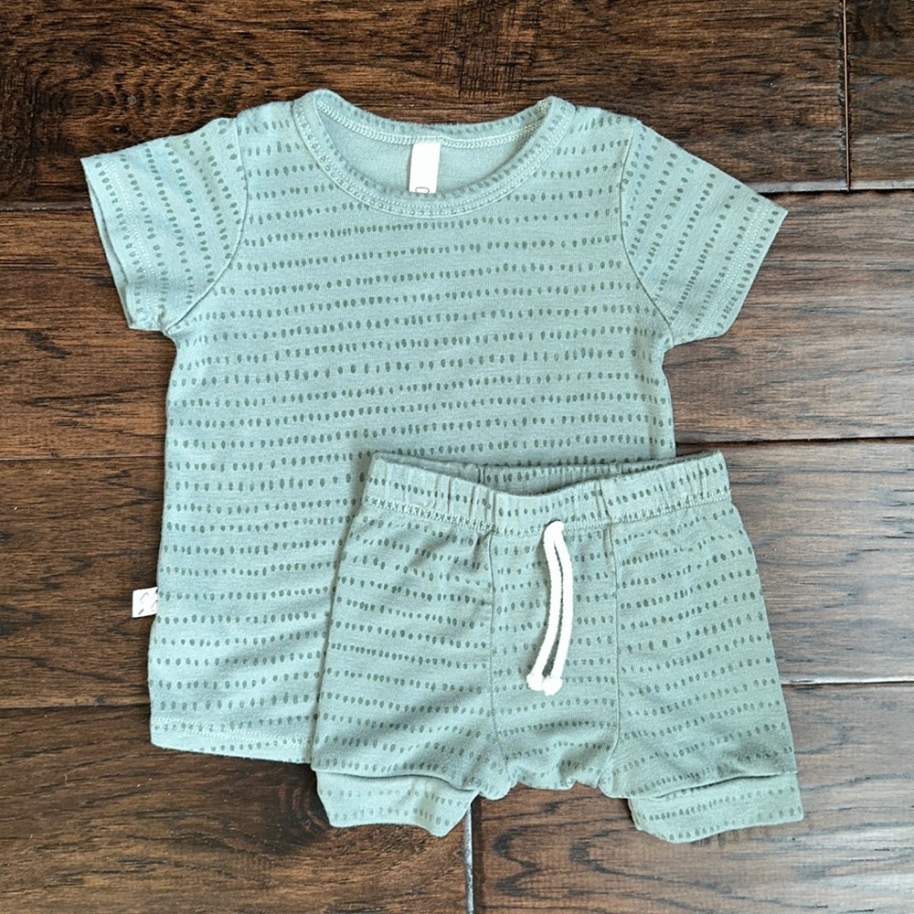 Childhoods Clothing Rib Knit Set in Dash Dots on Sage, Size 6-12 Months.